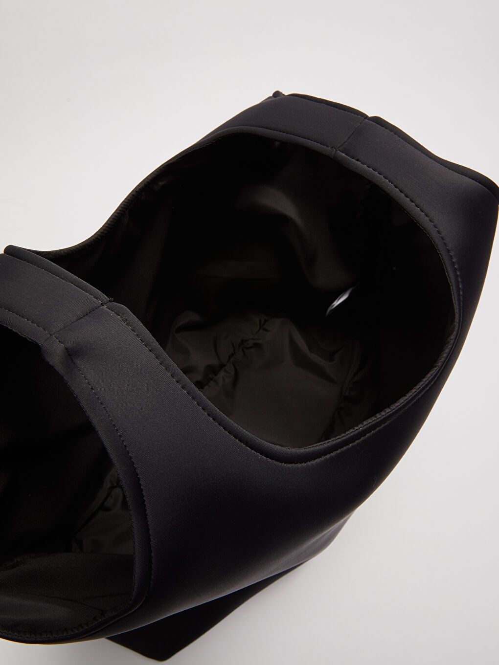 Siyah Neopren Etiket Baskılı Kadın Tote Çanta-4