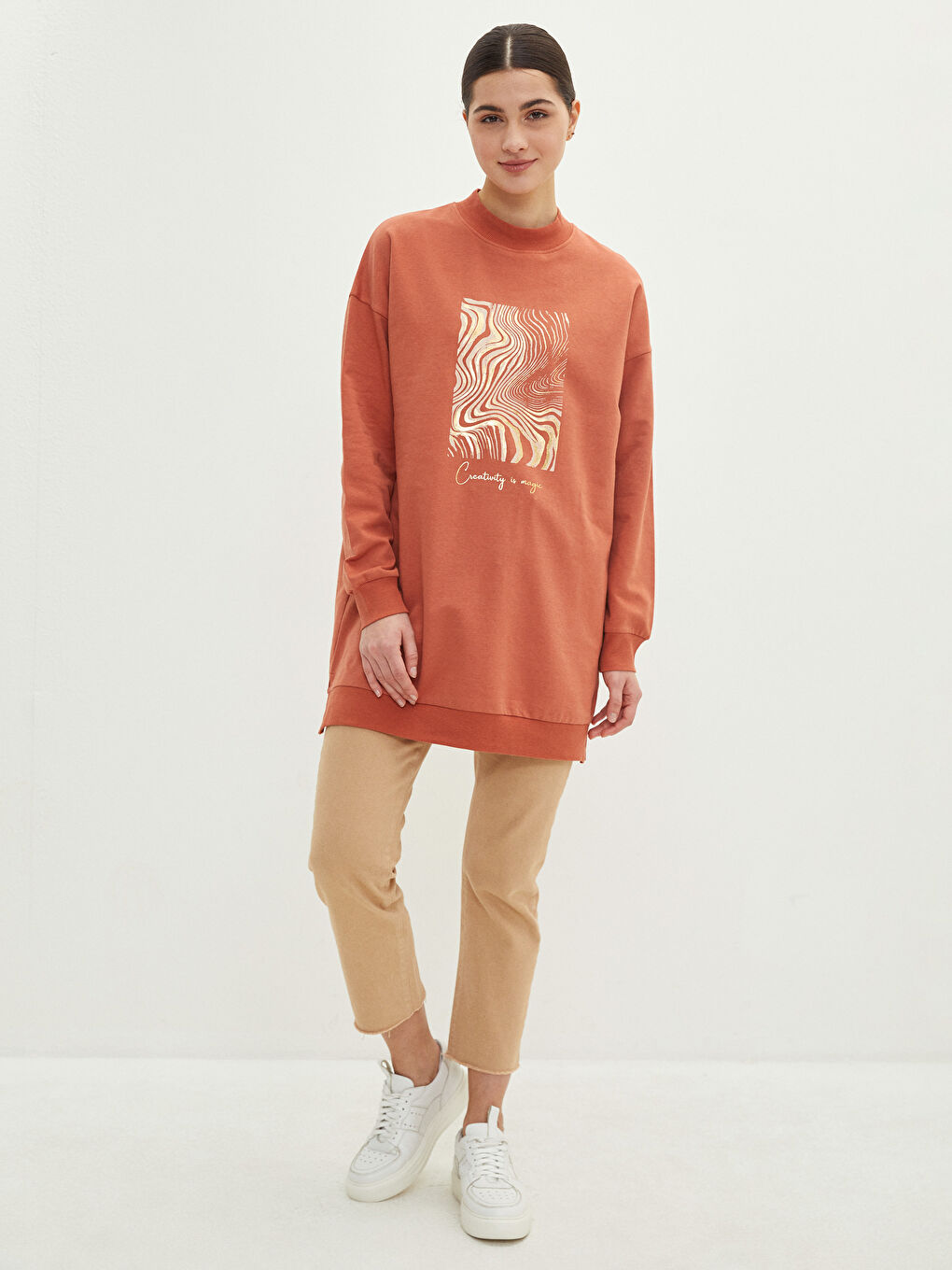 Kahverengi Dik Yaka Baskılı Oversize Kadın Kalın Sweatshirt Tunik-1