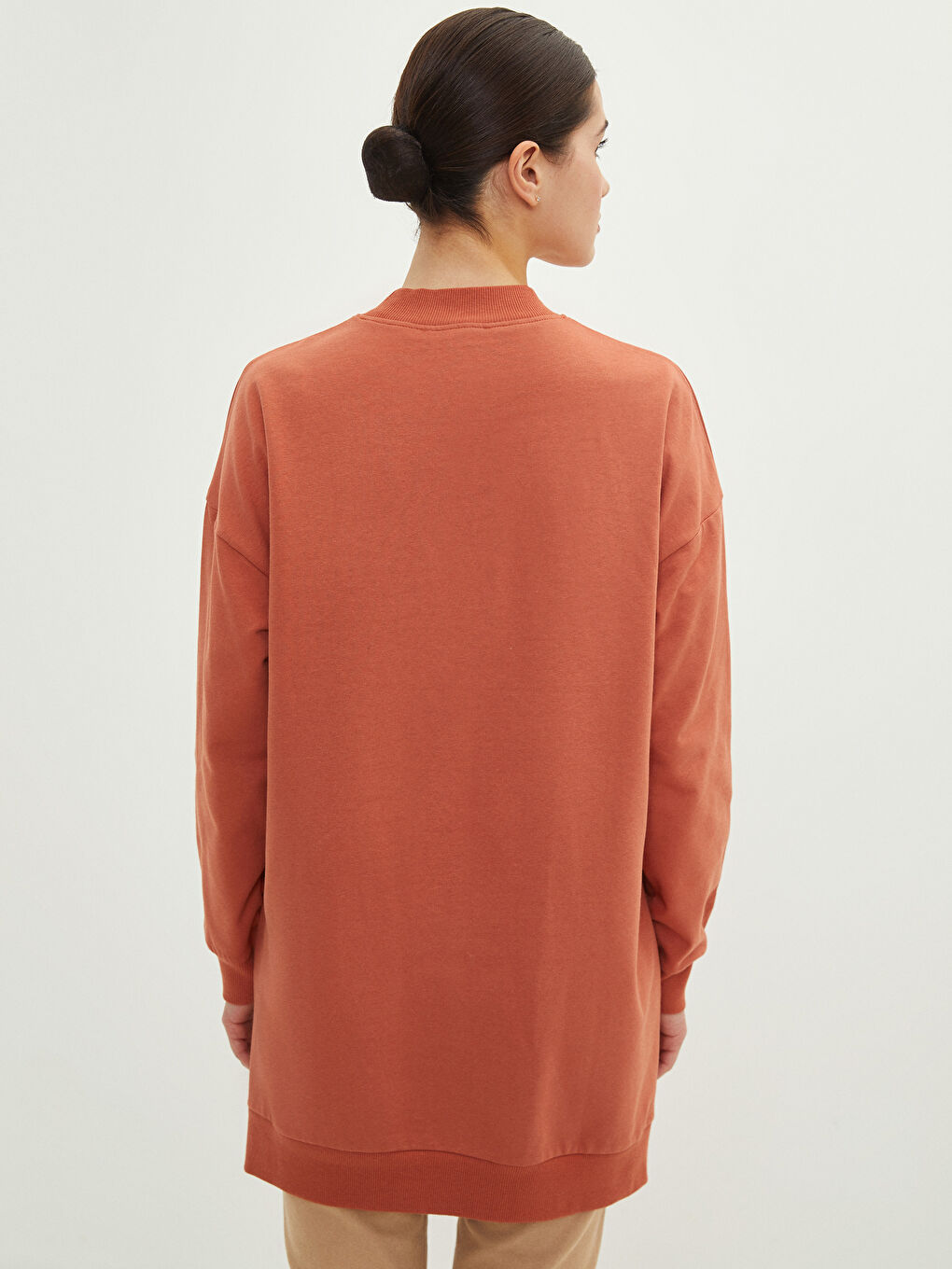 Kahverengi Dik Yaka Baskılı Oversize Kadın Kalın Sweatshirt Tunik-3