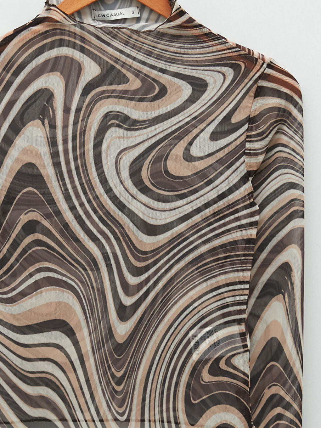 Kahverengi Dik Yaka Desenli Uzun Kollu Kadın Tişört-7