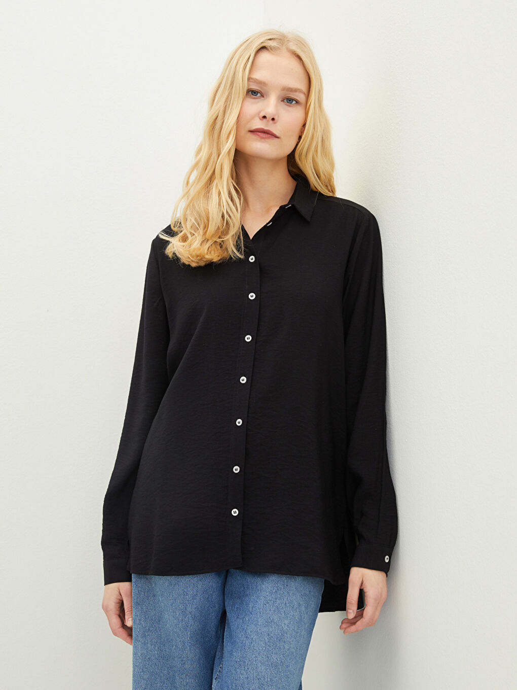 Chemise Pour Femmes En Crêpe Uni À Manches Longues Et Fermeture Boutonnée Sur Le Devant-2