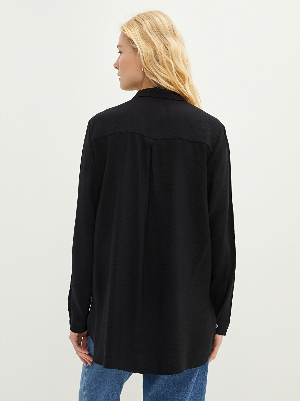 Chemise Pour Femmes En Crêpe Uni À Manches Longues Et Fermeture Boutonnée Sur Le Devant-4