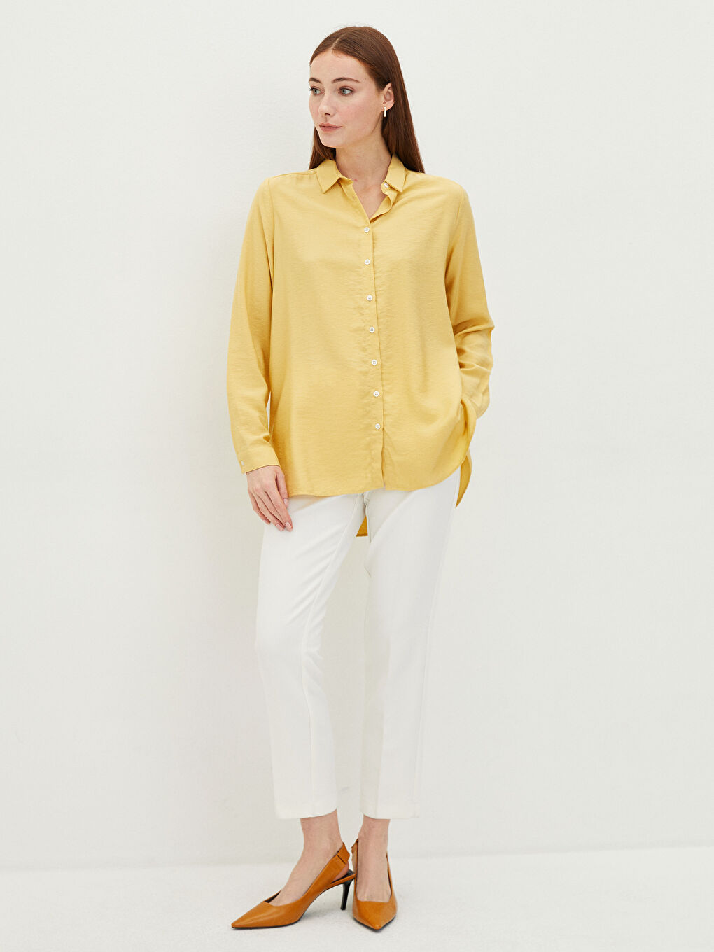 Chemise Pour Femmes En Crêpe Uni À Manches Longues Et Fermeture Boutonnée Sur Le Devant-1