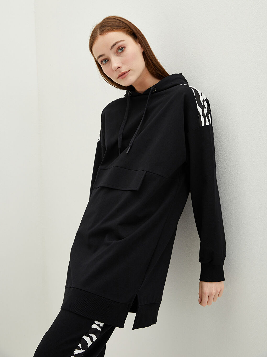LCW Modest Kapuzensweatshirt-Tunika mit Muster und langen Ärmeln im Oversize-Stil für Damen -W1KH65Z8-RQN