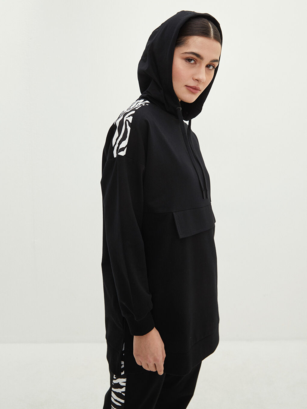 LCW Modest Kapuzensweatshirt-Tunika mit Muster und langen Ärmeln im Oversize-Stil für Damen -W1KH65Z8-RQN