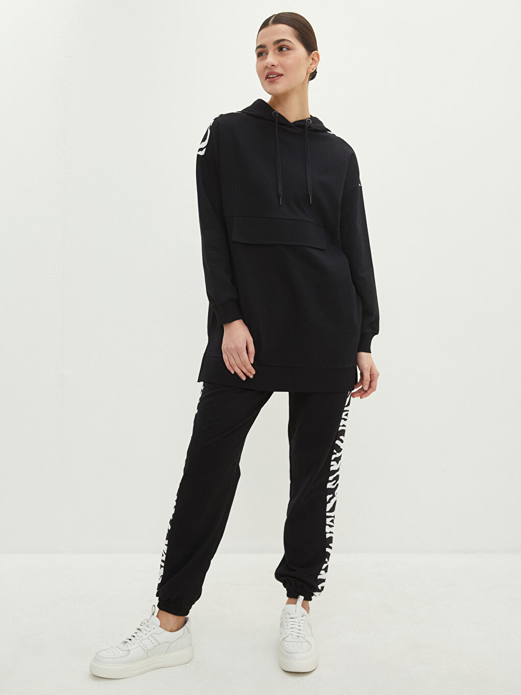 LCW Modest Kapuzensweatshirt-Tunika mit Muster und langen Ärmeln im Oversize-Stil für Damen -W1KH65Z8-RQN