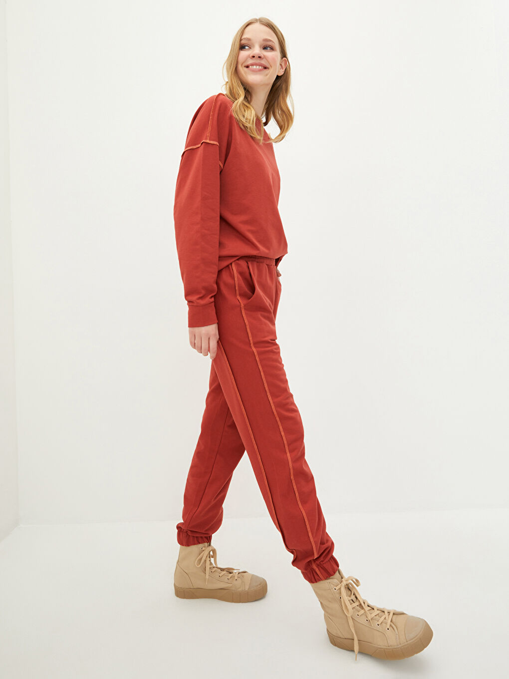 Ženske Jogger Pantalone Sa Elastičnim Strukem i Džepovima