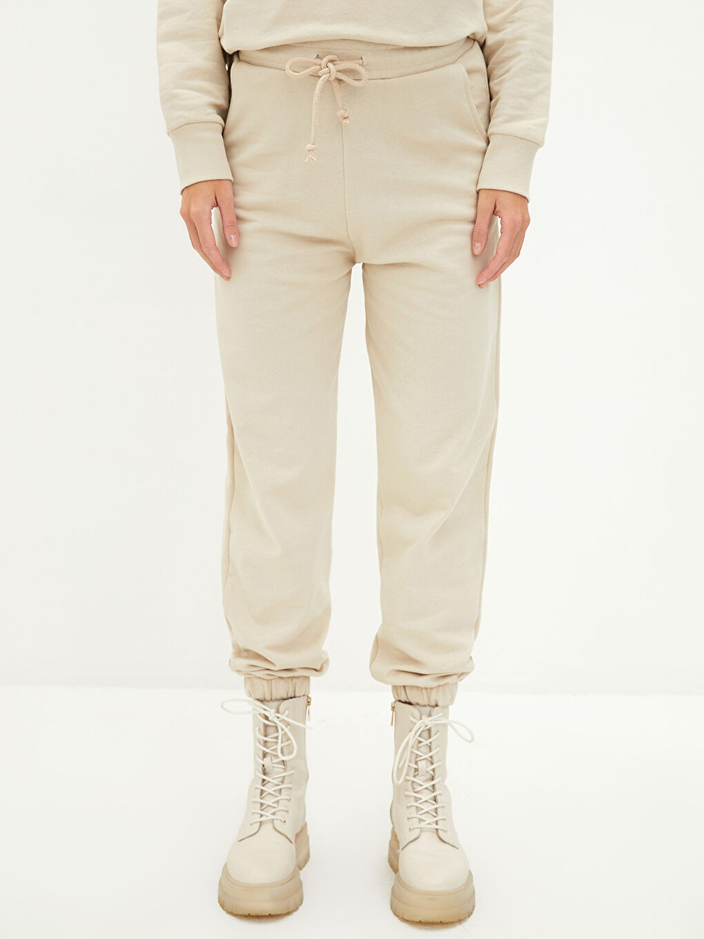 Bej Beli Lastikli Düz Cep Detaylı Hamile Jogger Eşofman Altı-4