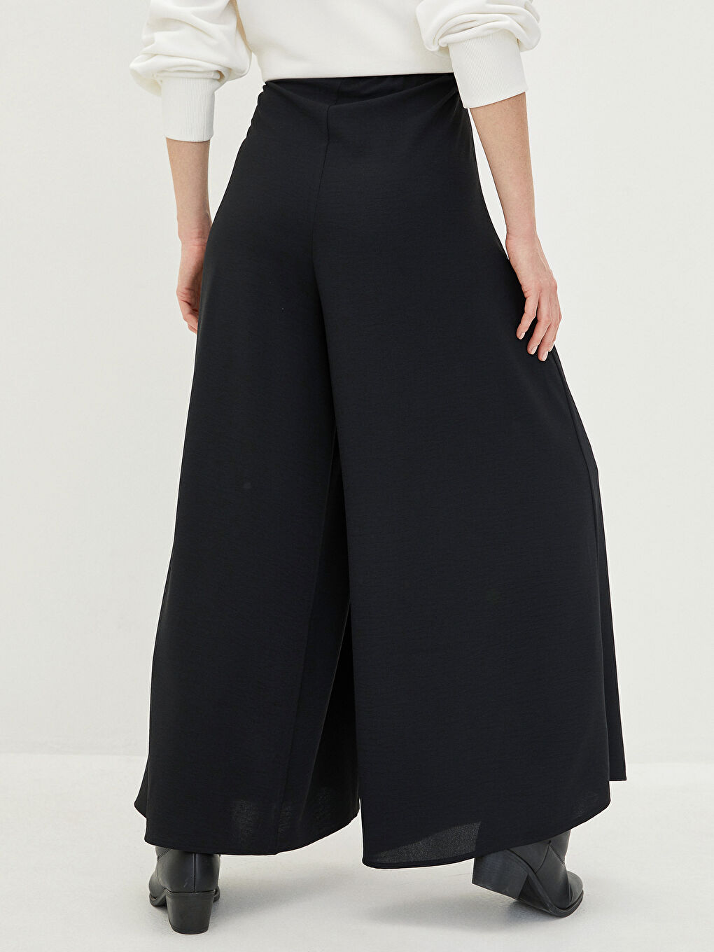 LCWAIKIKI Classic Elastic Waist Plain Wide Leg Women's Overlay Pants -W1KI24Z8-CVL