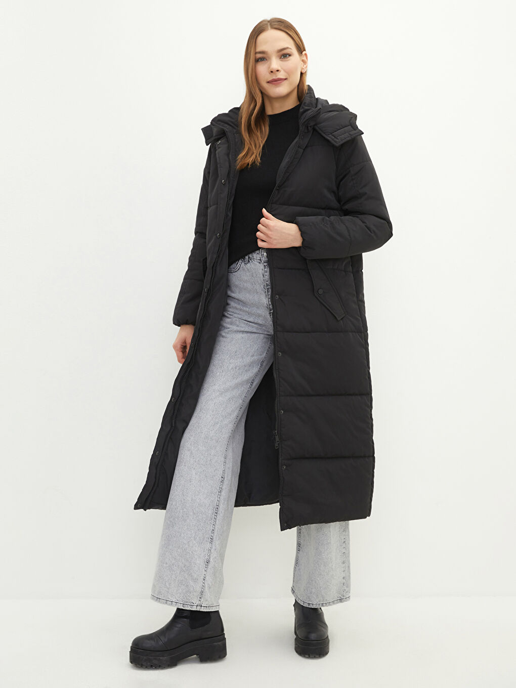 Siyah Kadın Kapüşonlu Düz Şişme Mont-1