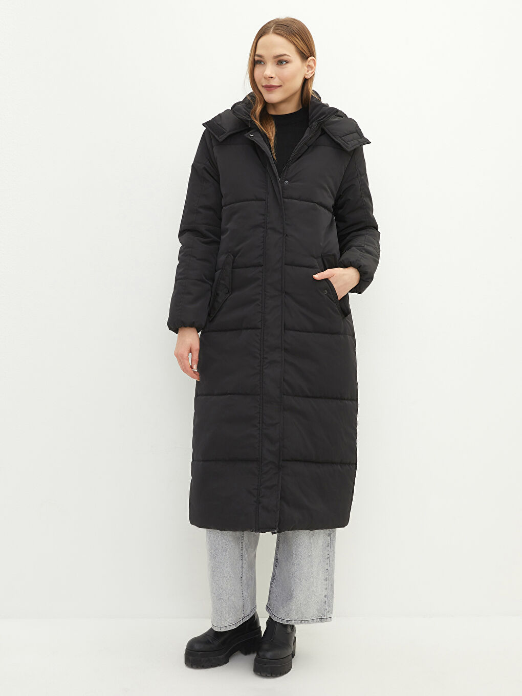 Siyah Kadın Kapüşonlu Düz Şişme Mont-2