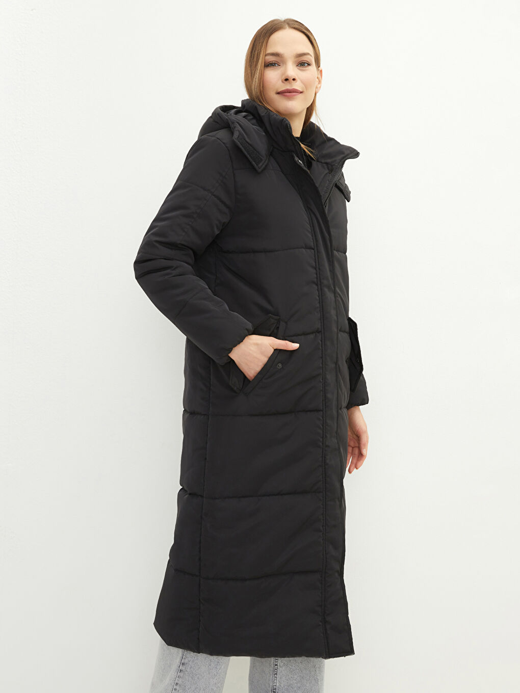 Siyah Kadın Kapüşonlu Düz Şişme Mont-3