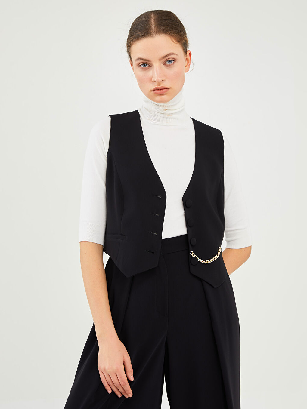 Siyah GAMZE SARAÇOĞLU X LCW VISION KADIN YELEK - V YAKA DÜZ ZİNCİR DETAYLI-4