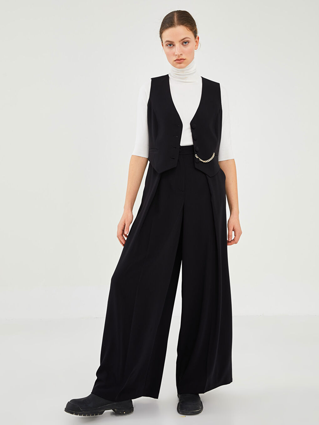 Siyah GAMZE SARAÇOĞLU X LCW VISION KADIN YELEK - V YAKA DÜZ ZİNCİR DETAYLI-5