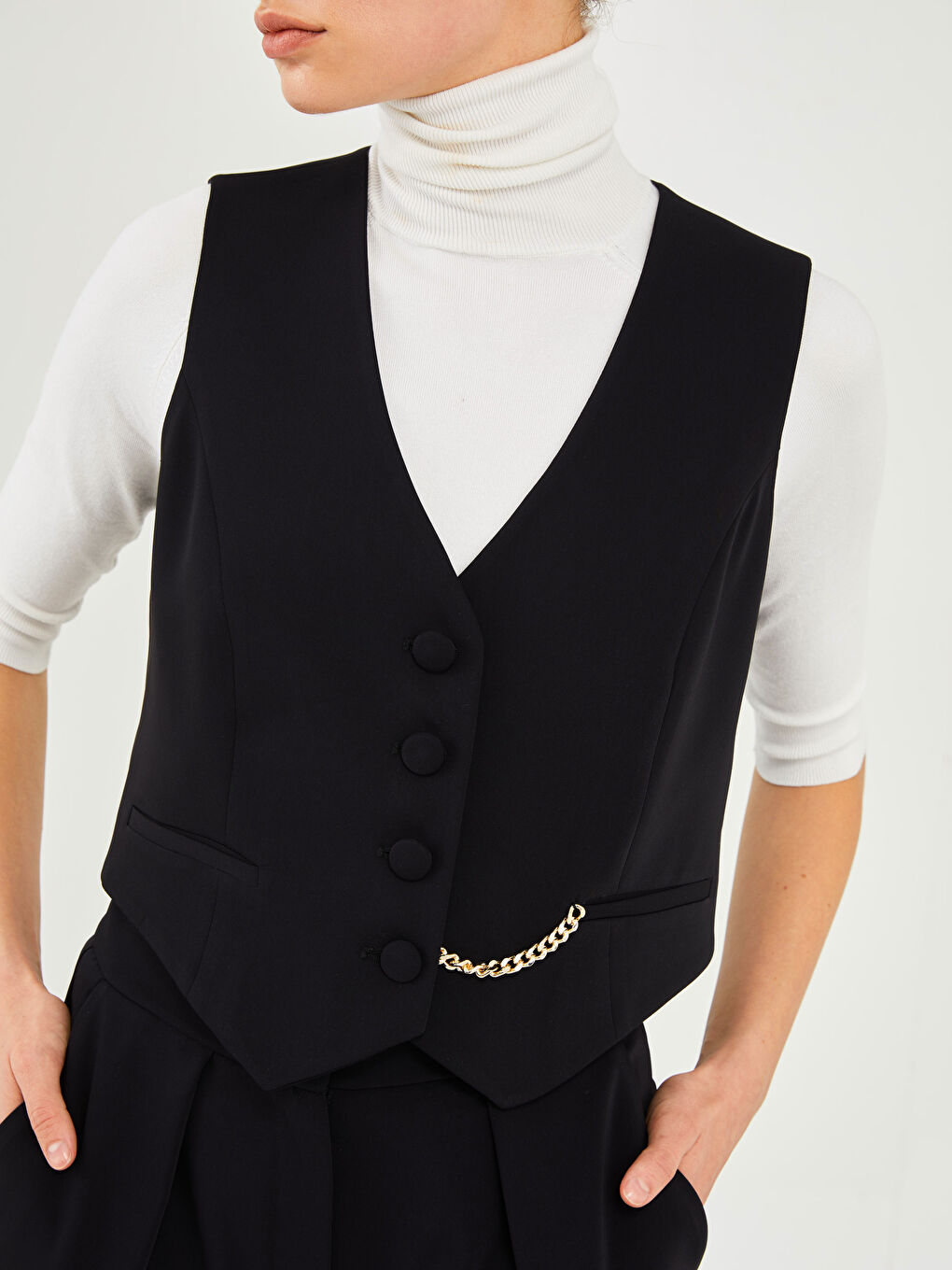 Siyah GAMZE SARAÇOĞLU X LCW VISION KADIN YELEK - V YAKA DÜZ ZİNCİR DETAYLI-6