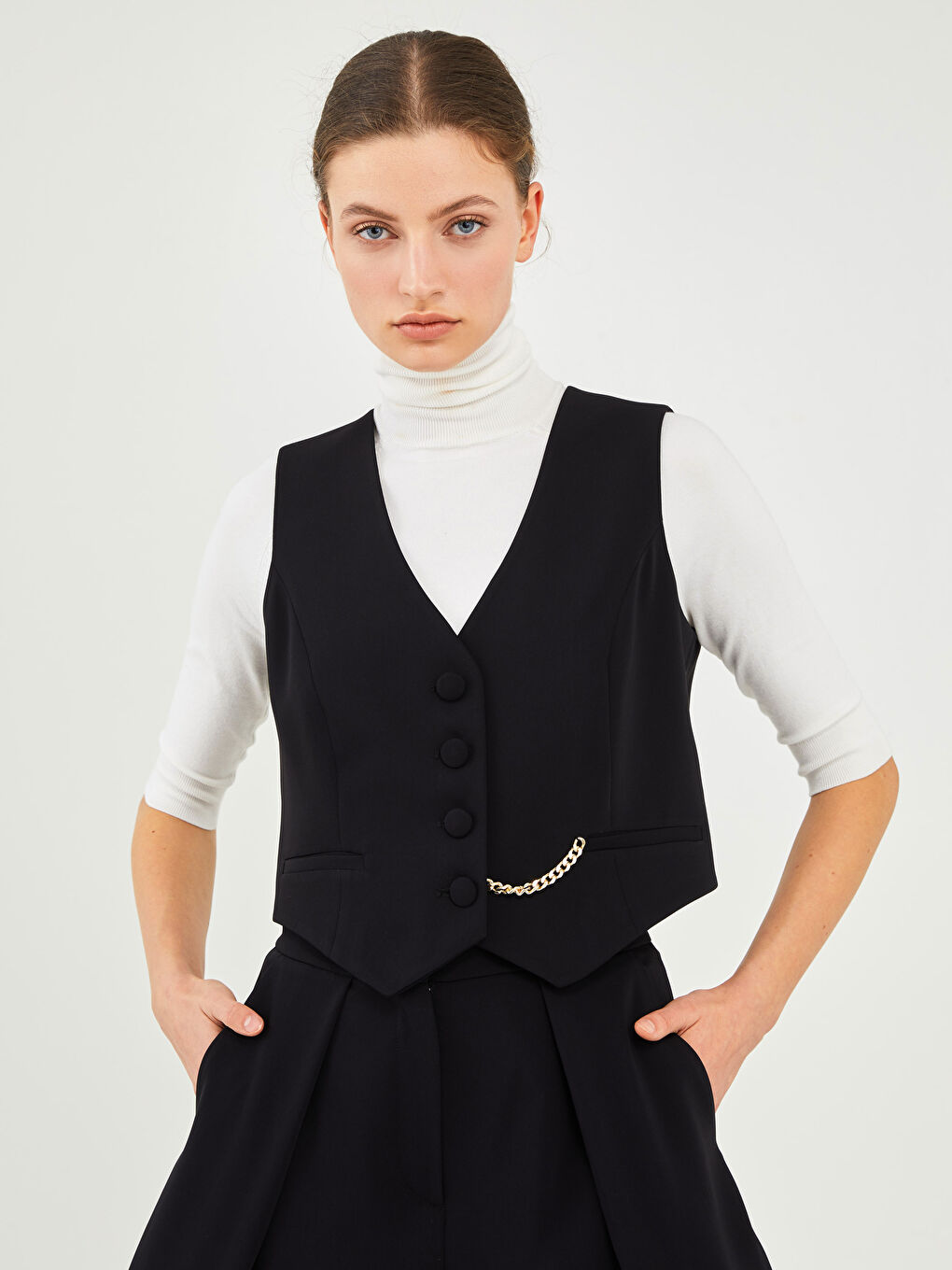 Siyah GAMZE SARAÇOĞLU X LCW VISION KADIN YELEK - V YAKA DÜZ ZİNCİR DETAYLI-2