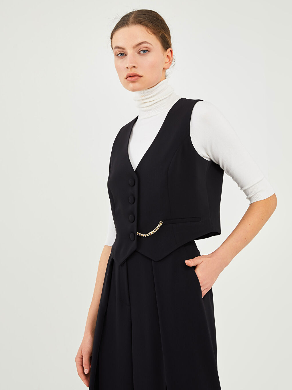 Siyah GAMZE SARAÇOĞLU X LCW VISION KADIN YELEK - V YAKA DÜZ ZİNCİR DETAYLI-3