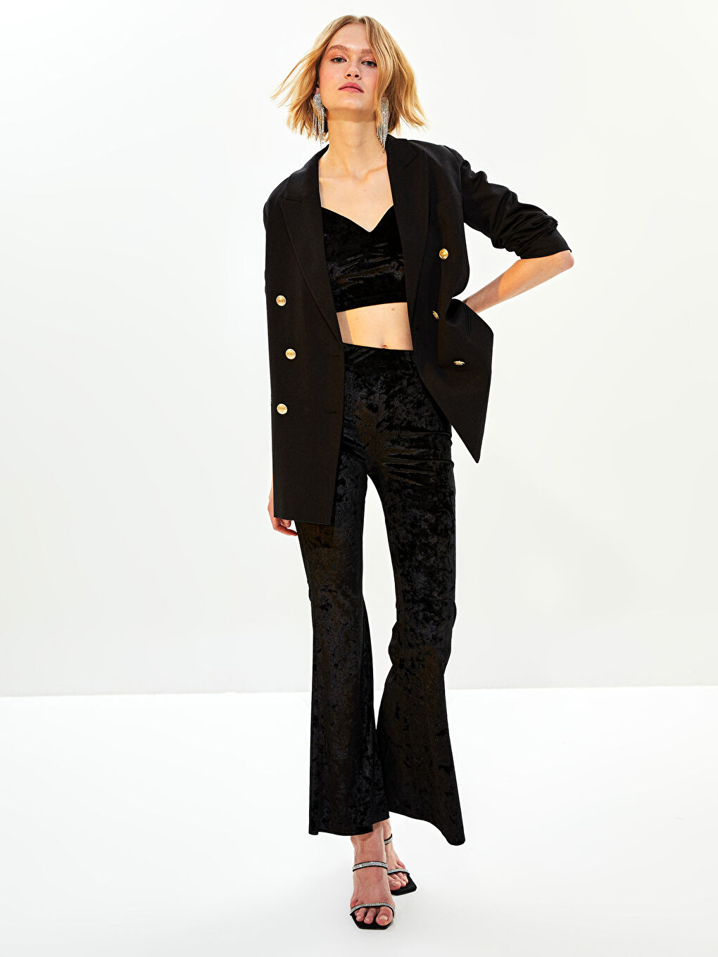 Siyah V Yaka Askılı Kadın Büstiyer