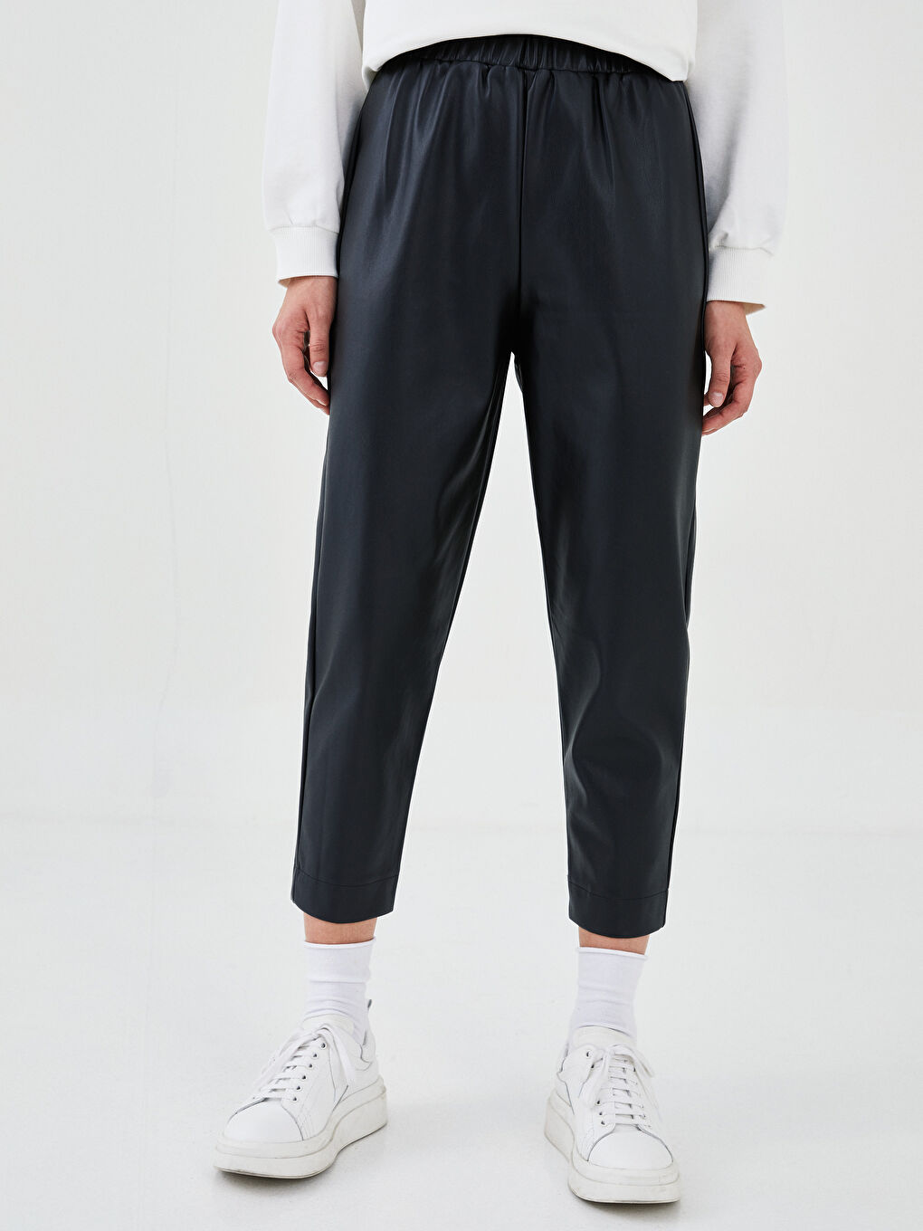 Damen Elastische Hose mit Geradem Schnitt im Lederlook-4