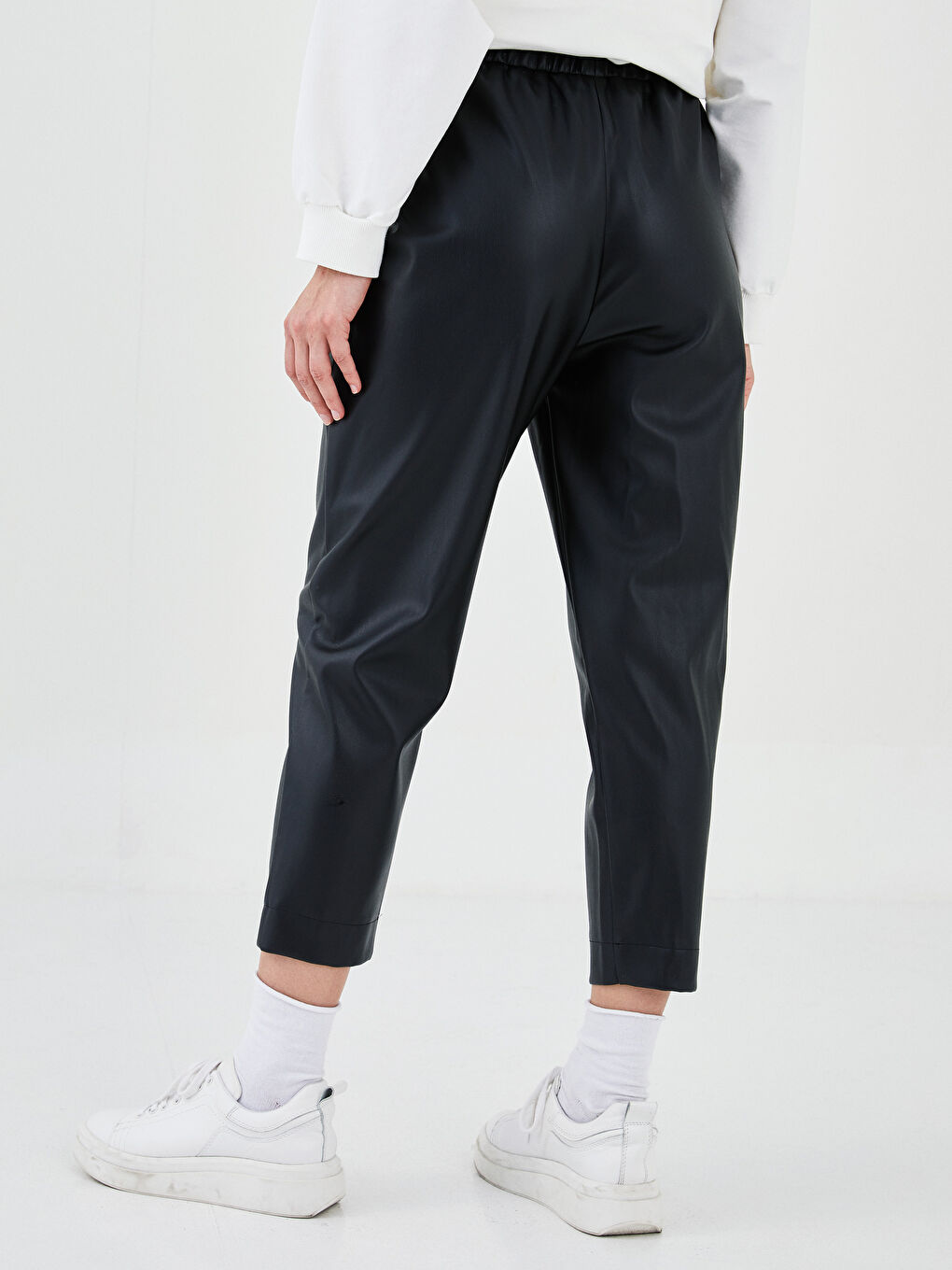 Damen Elastische Hose mit Geradem Schnitt im Lederlook-5