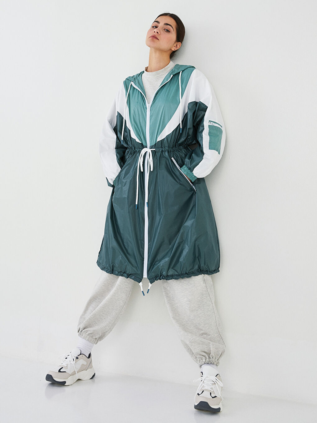 QOOQ UP Hooded Color Block Long Sleeve Women's Raincoat