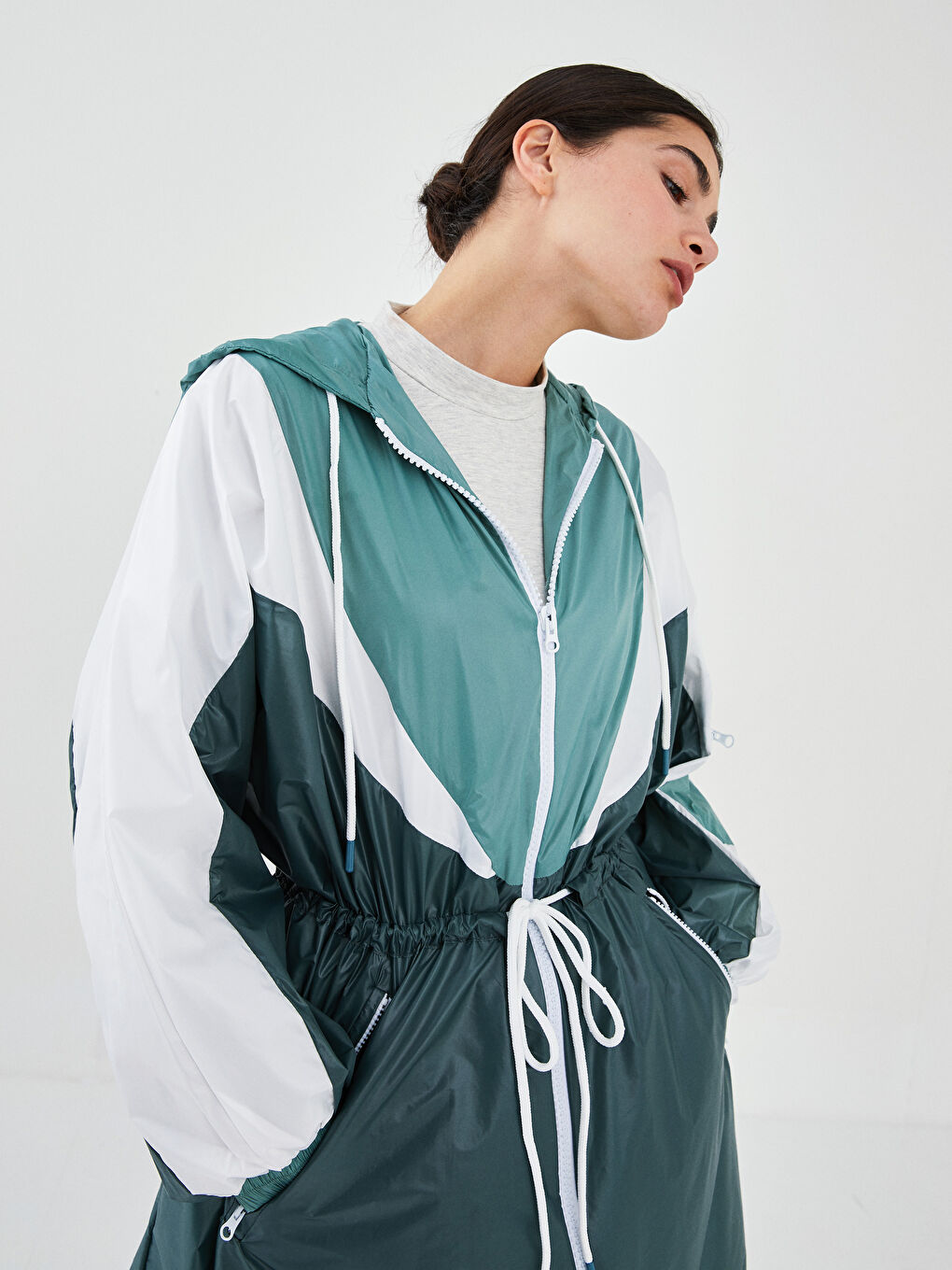 QOOQ UP Hooded Color Block Long Sleeve Women's Raincoat