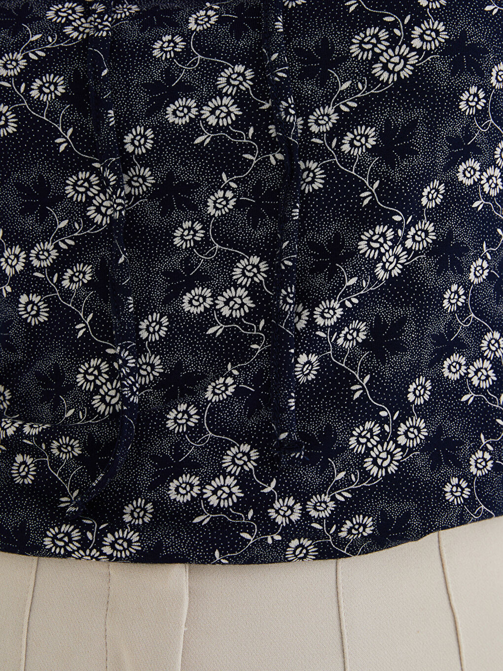 Lacivert Fırfırlı Bağlamalı Yaka Çiçekli Uzun Kollu Kadın Bluz-2