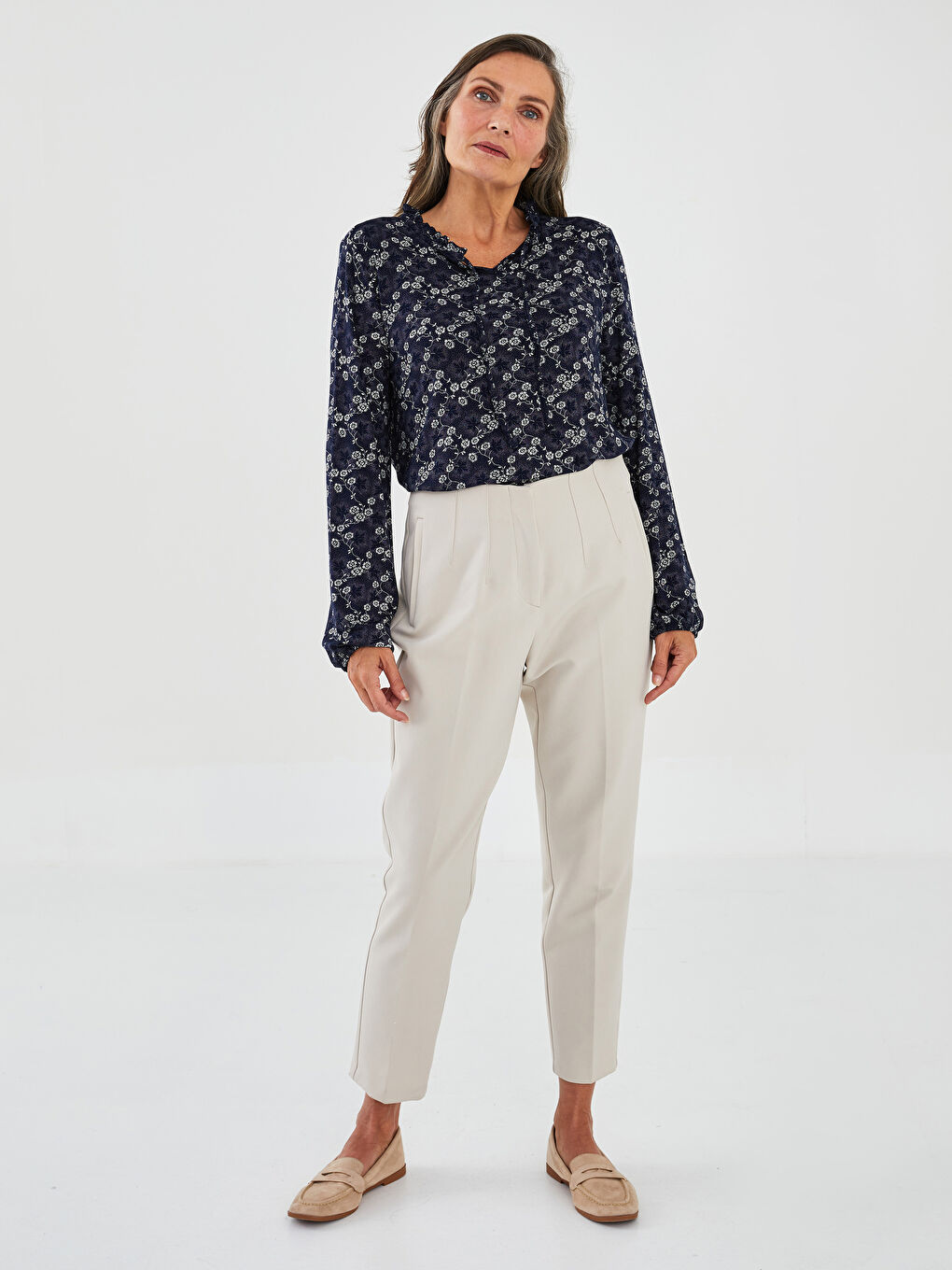 Lacivert Fırfırlı Bağlamalı Yaka Çiçekli Uzun Kollu Kadın Bluz-3