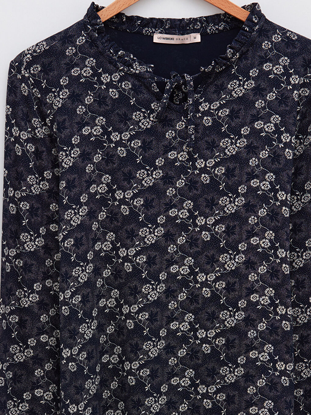 Lacivert Fırfırlı Bağlamalı Yaka Çiçekli Uzun Kollu Kadın Bluz-7