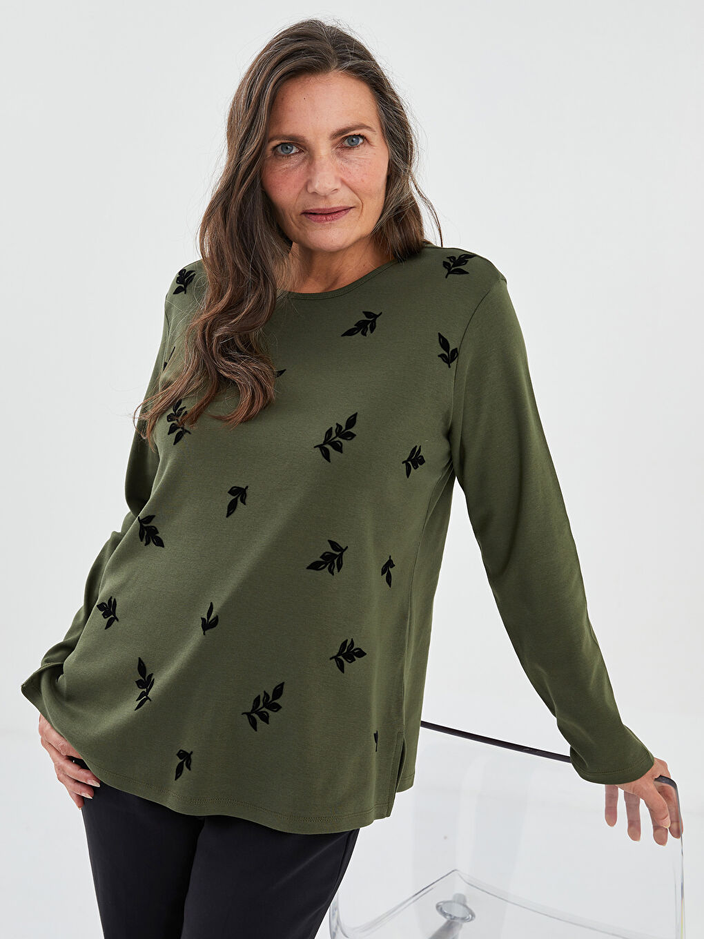 Haki Bisiklet Yaka Desenli Uzun Kollu Kadın Tişört