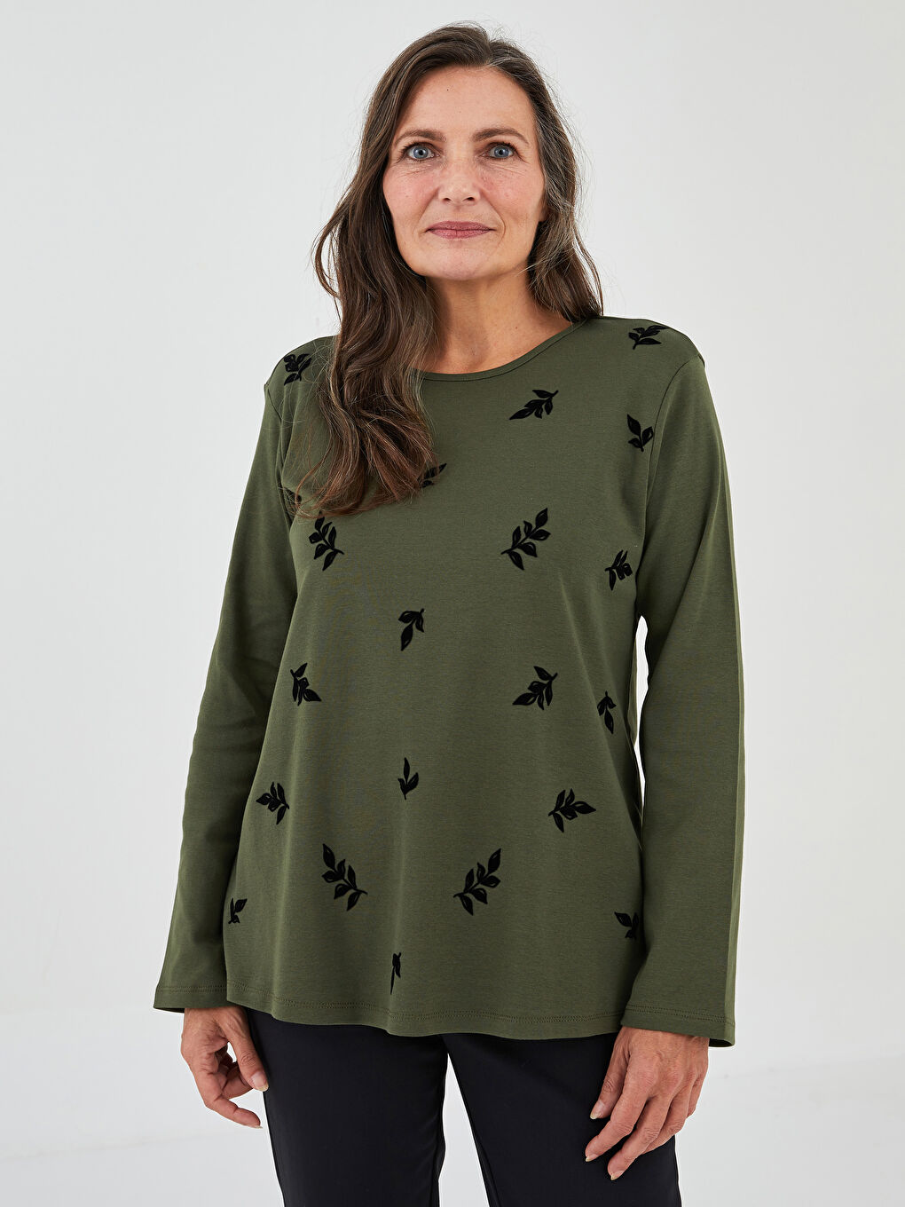 Haki Bisiklet Yaka Desenli Uzun Kollu Kadın Tişört-1