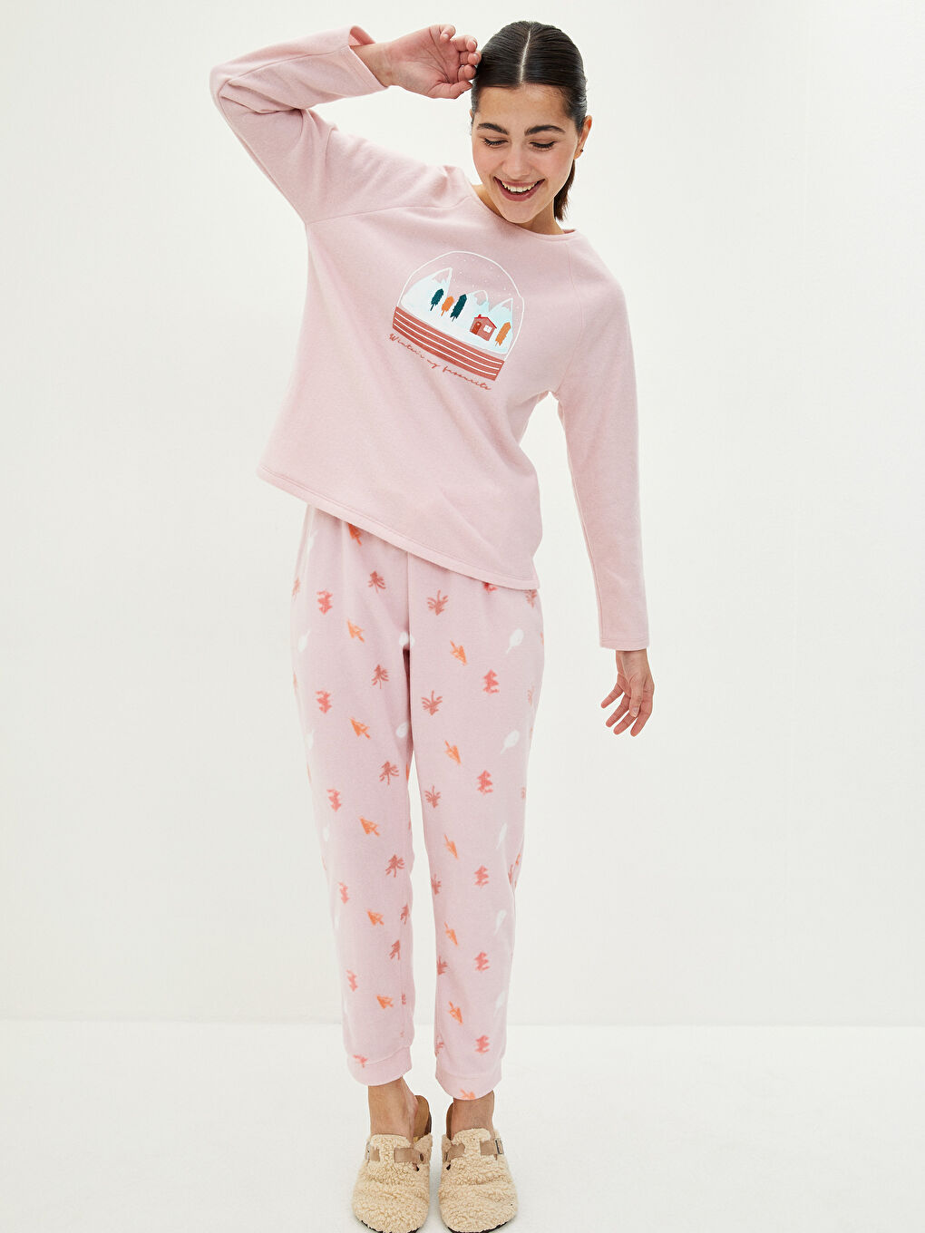 Crew Neck Printed Long Sleeve Fleece Women's Pajamas Set-1