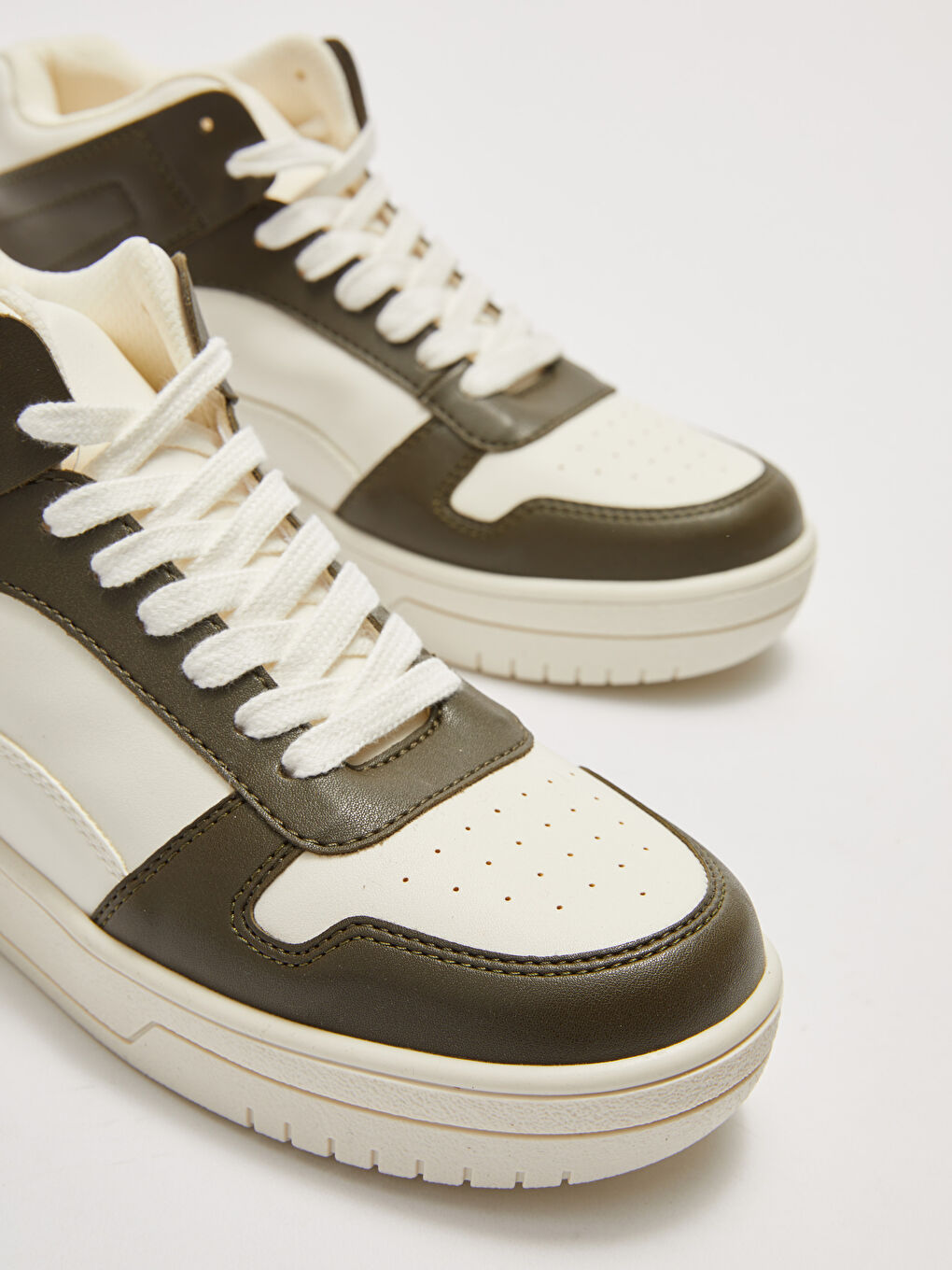 Haki Deri Görünümlü Bağcıklı Bilek Boy Kadın Spor Ayakkabı-3