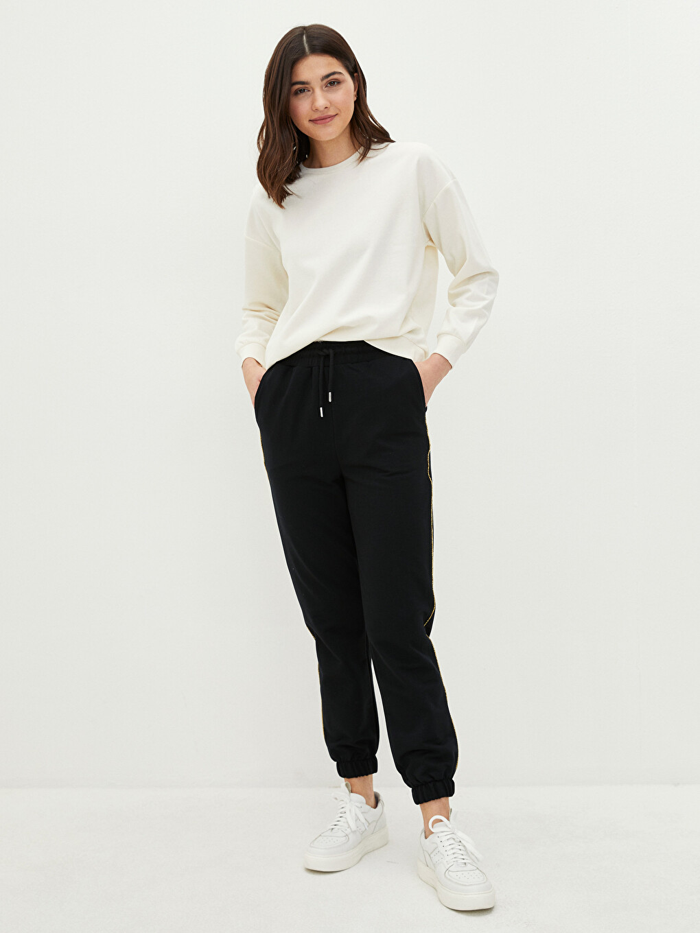 Women's Elastic Waist Stripe Detailed Jogger Sweatpants-1