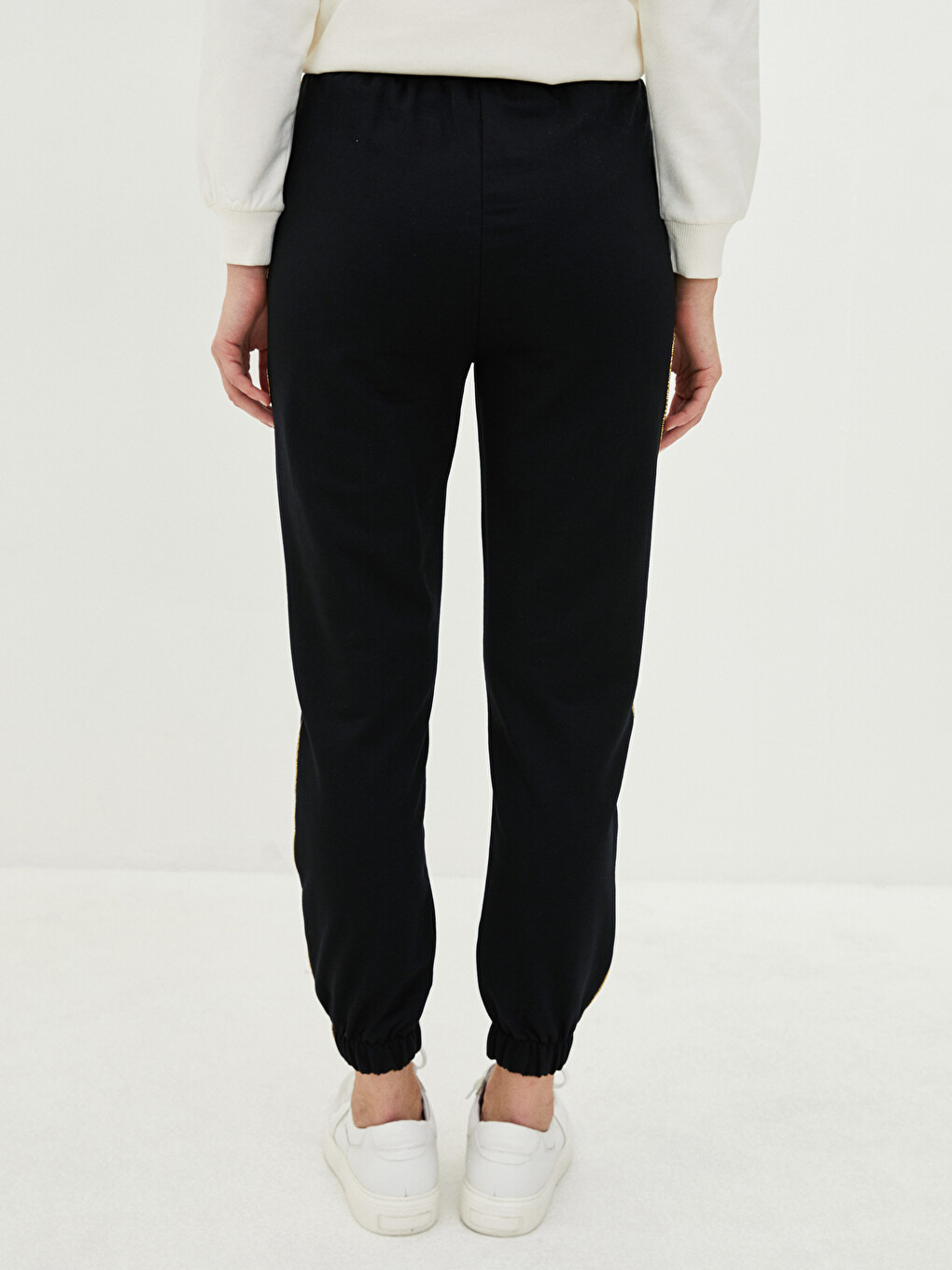 Women's Elastic Waist Stripe Detailed Jogger Sweatpants-3