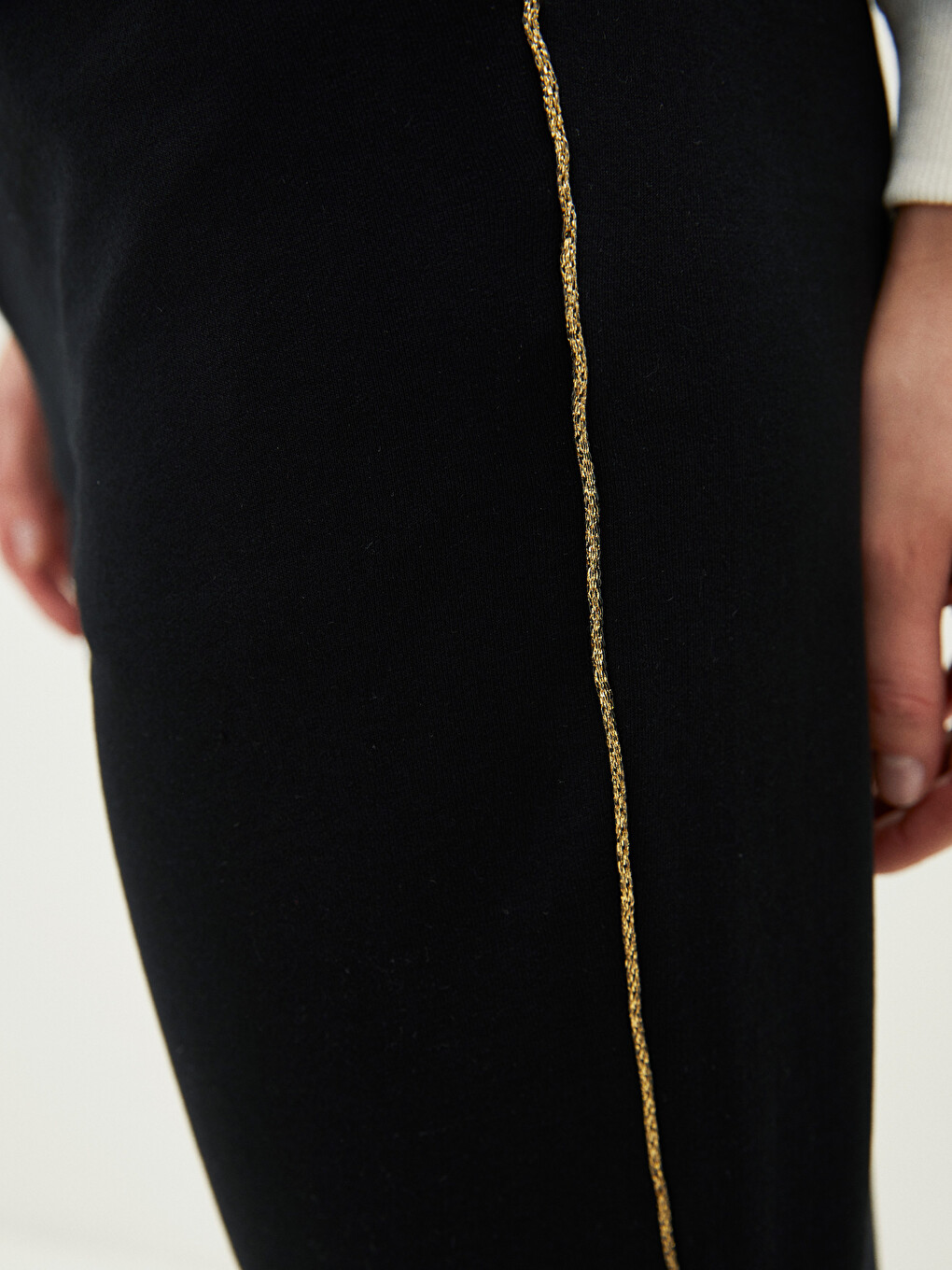 Women's Elastic Waist Stripe Detailed Jogger Sweatpants-4