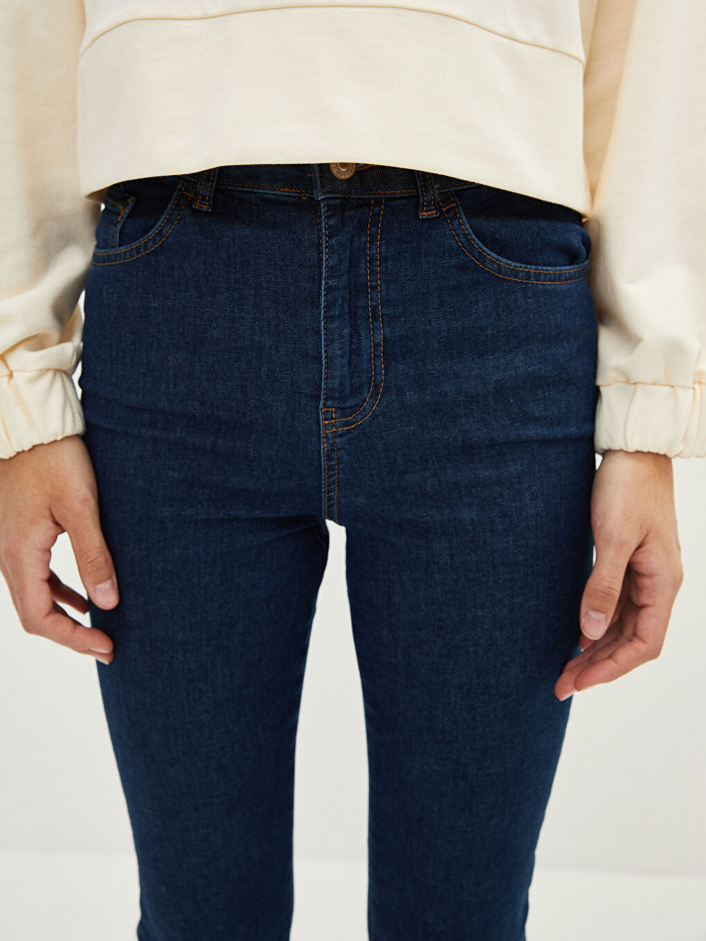 جينز سروال خصر مرتفع سليم فيت روديو للنساء مع تفاصيل الجيب-4