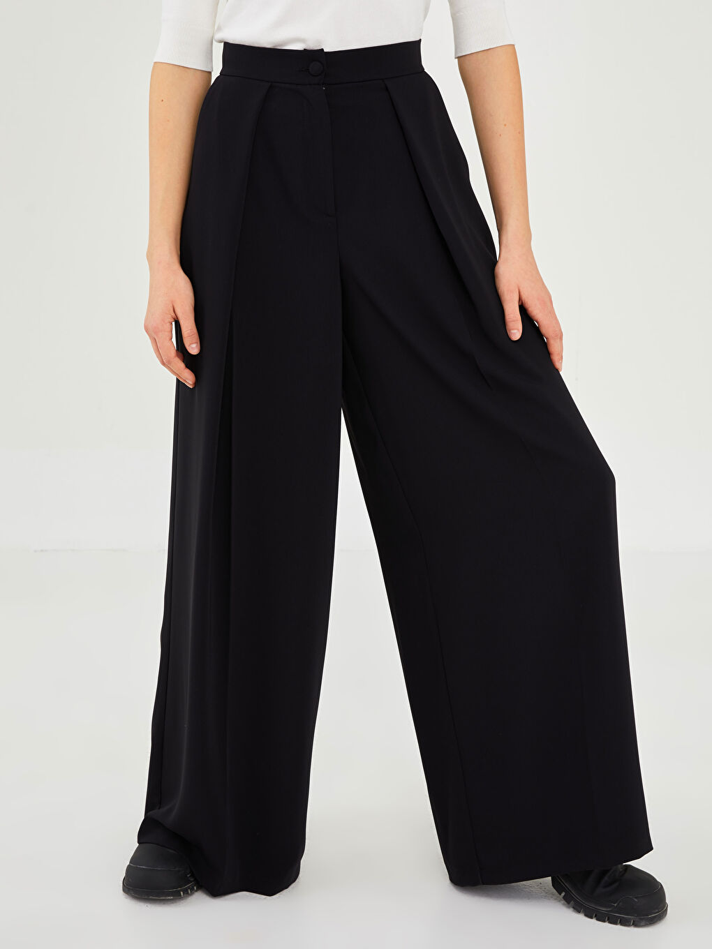 Siyah GAMZE SARAÇOĞLU X LCW VISION KADIN PANTOLON - YÜKSEL BEL GENİŞ PAÇALI PİLİ DETAYLI-5
