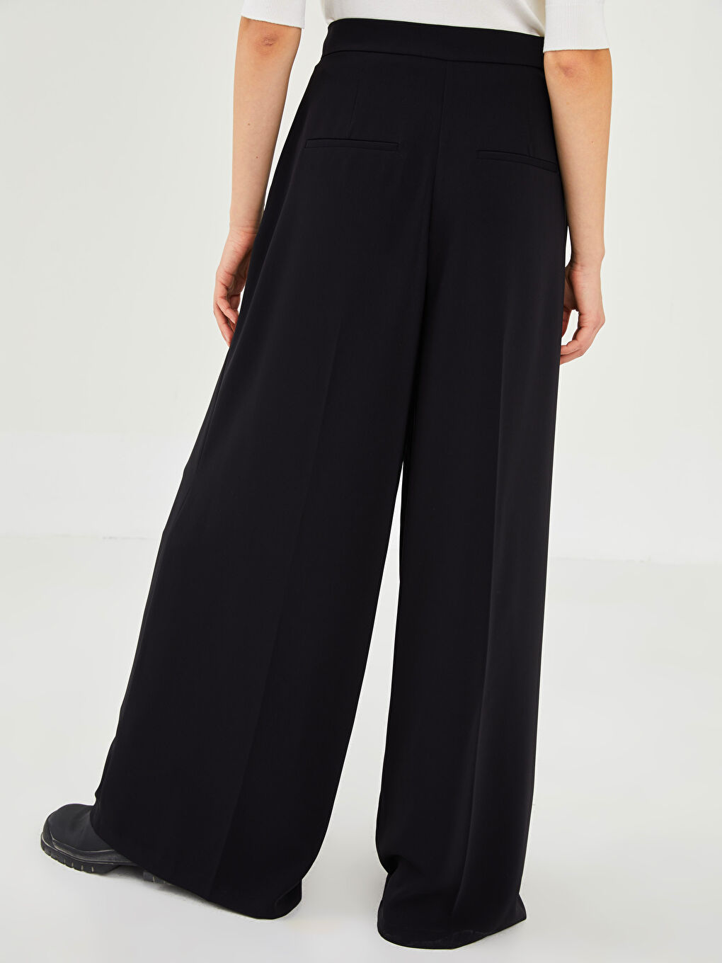 Siyah GAMZE SARAÇOĞLU X LCW VISION KADIN PANTOLON - YÜKSEL BEL GENİŞ PAÇALI PİLİ DETAYLI-6