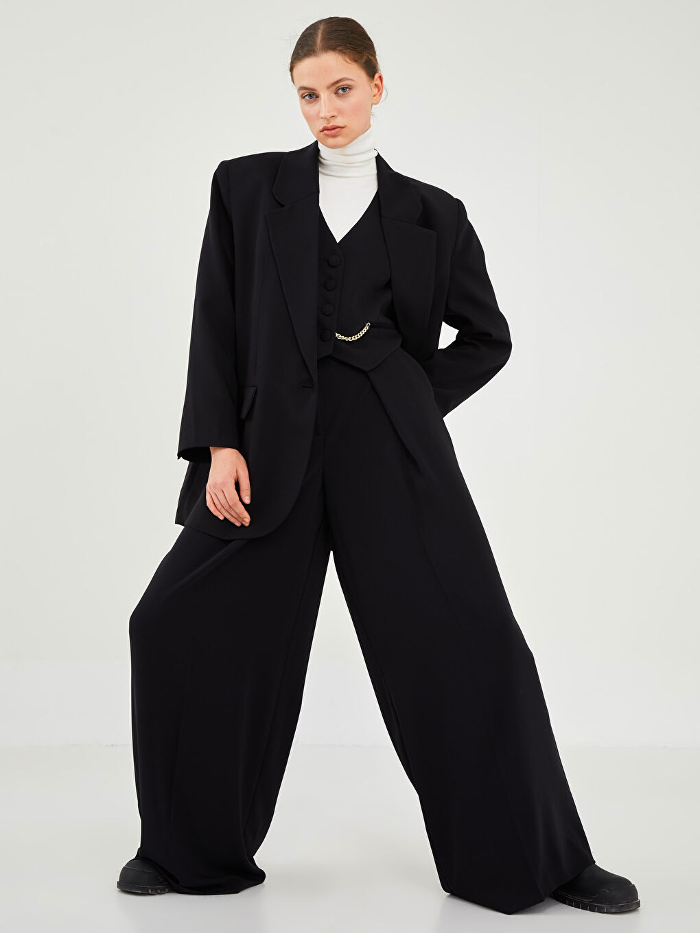 Siyah GAMZE SARAÇOĞLU X LCW VISION KADIN PANTOLON - YÜKSEL BEL GENİŞ PAÇALI PİLİ DETAYLI-1