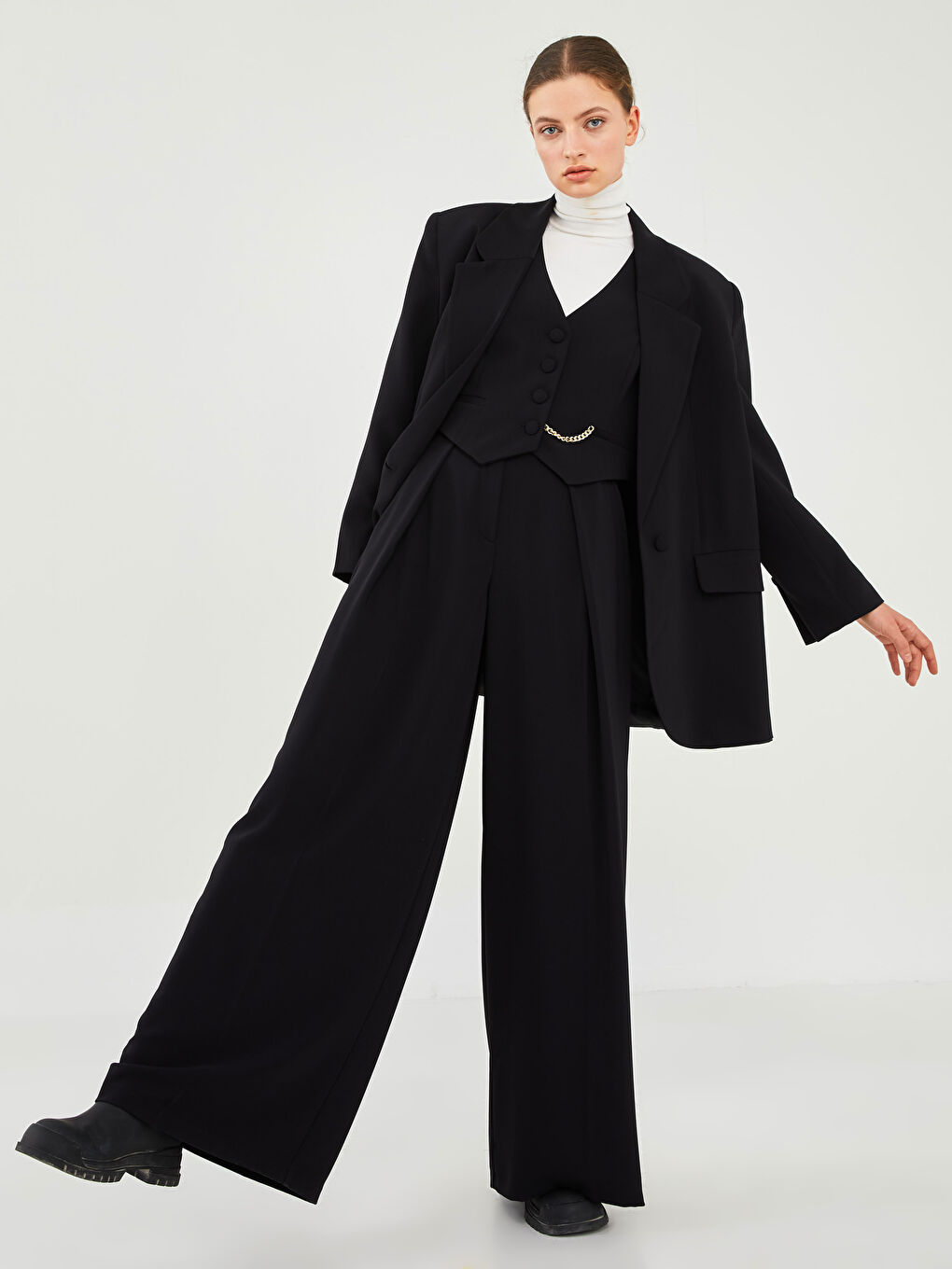 Siyah GAMZE SARAÇOĞLU X LCW VISION KADIN PANTOLON - YÜKSEL BEL GENİŞ PAÇALI PİLİ DETAYLI-2