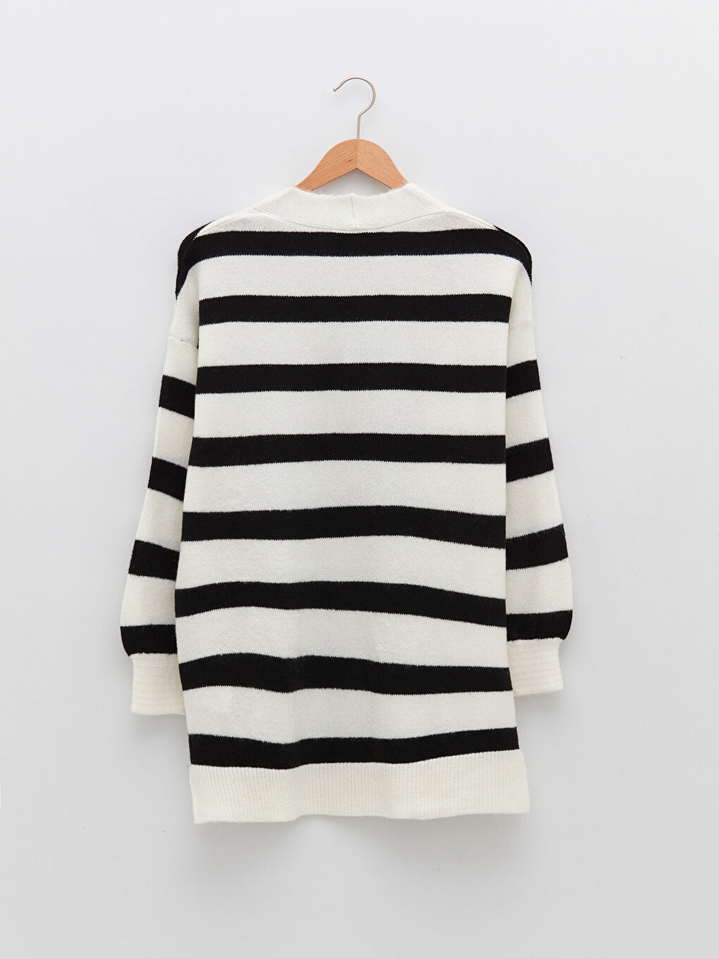 Siyah V Yaka Çizgili Uzun Kollu Kadın Triko Hırka-5