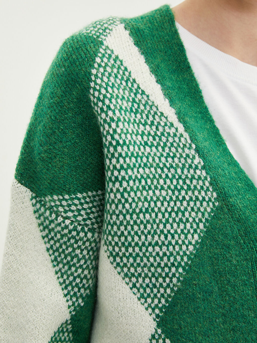 Yeşil V Yaka Desenli Kadın Triko Hırka-3