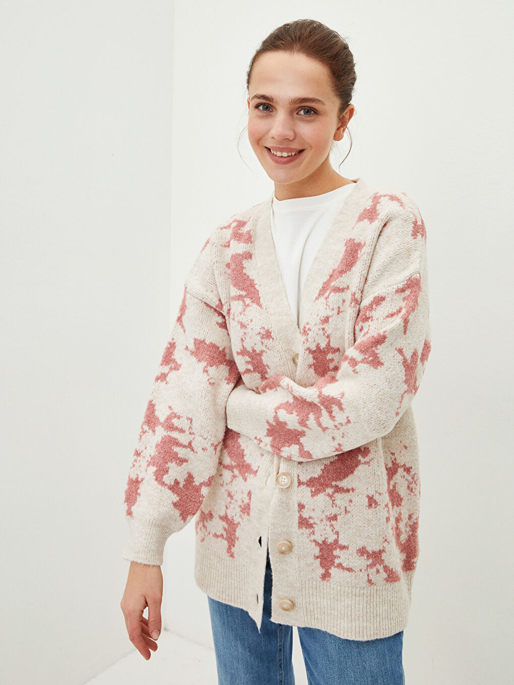 Pembe V Yaka Desenli Kadın Triko Hırka