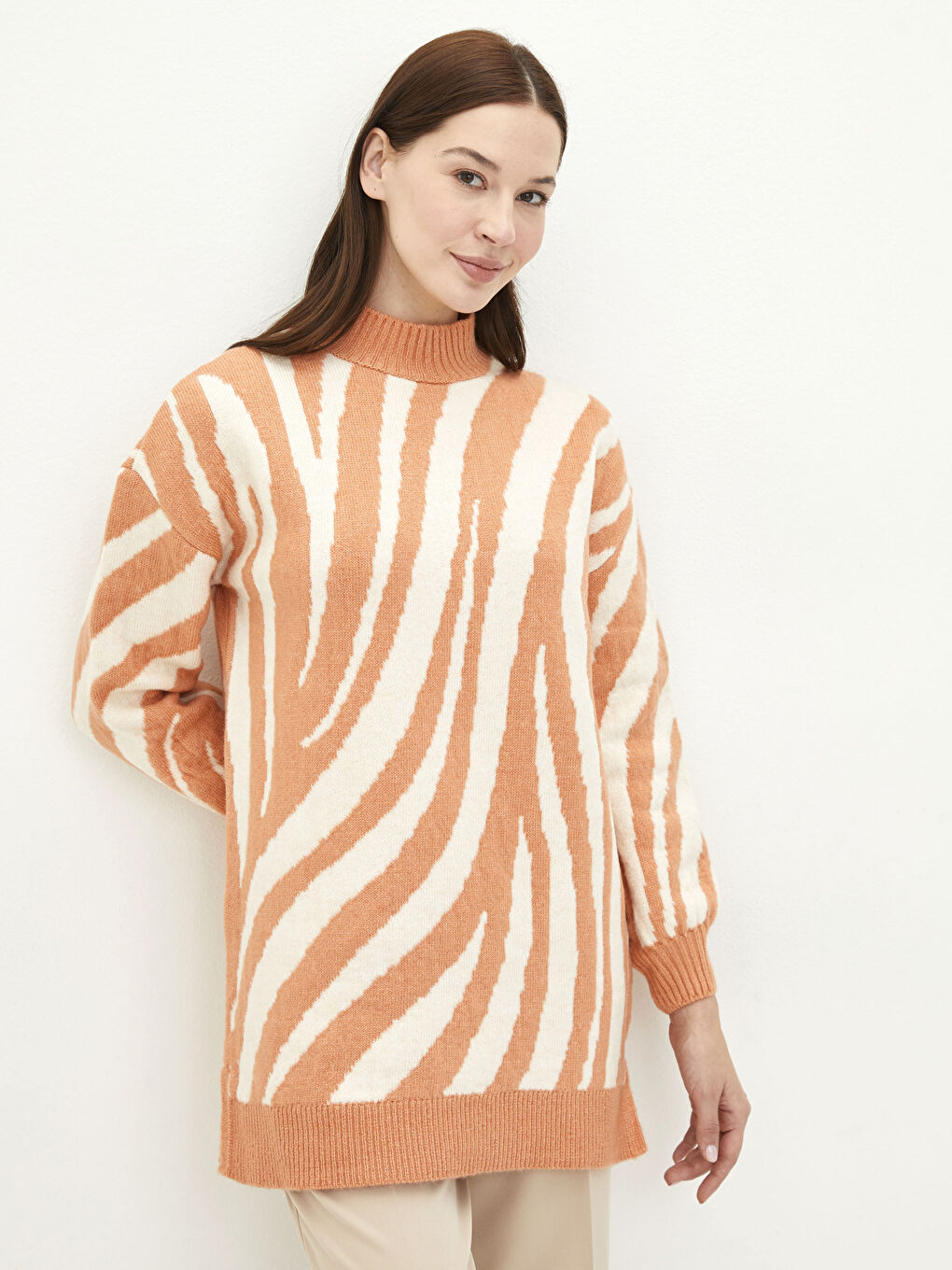 Pembe Dik Yaka Desenli Uzun Kollu Kadın Triko Tunik