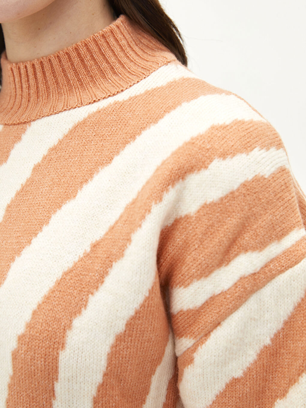 Pembe Dik Yaka Desenli Uzun Kollu Kadın Triko Tunik-4