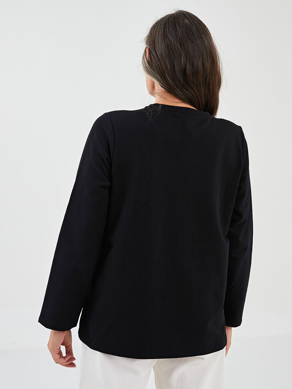 Siyah V Yaka Çizgili Uzun Kollu Kadın Tişört-4