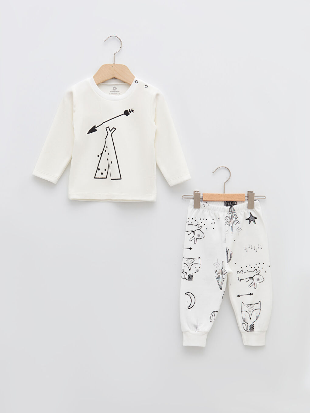 طقم ولادي رضيع من لوچي - ياقة دائرية - كم طويل - مطبوع - قطيفة - 2 قطعة