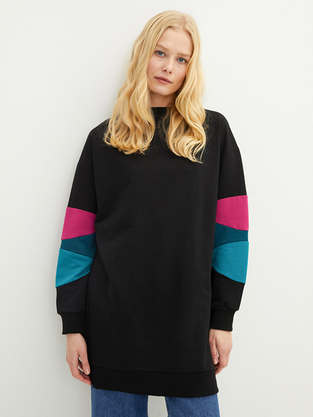 Siyah Bisiklet Yaka Renk Bloklu Uzun Kollu Oversize Kadın Sweatshirt Tunik