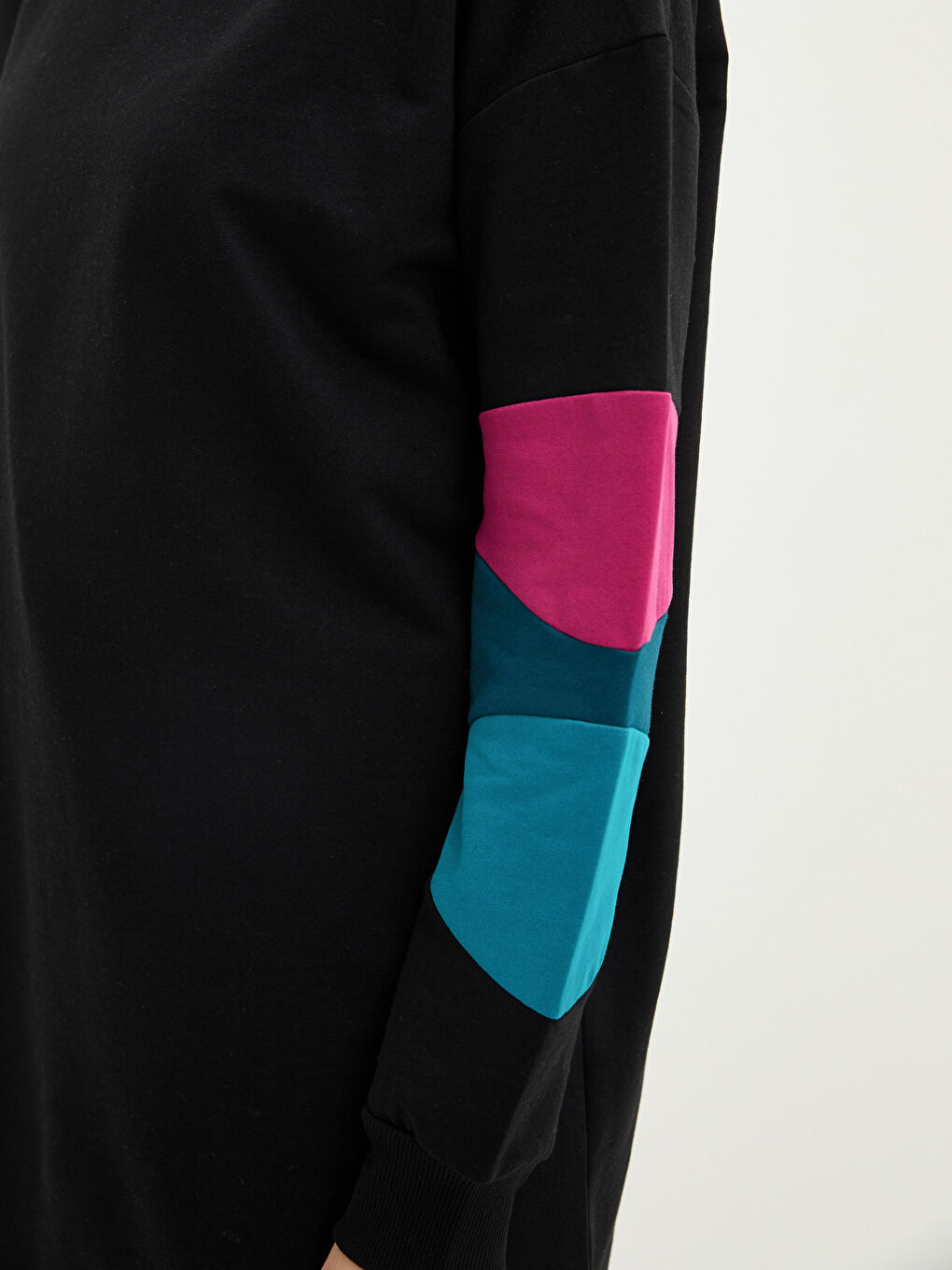Siyah Bisiklet Yaka Renk Bloklu Uzun Kollu Oversize Kadın Sweatshirt Tunik-3